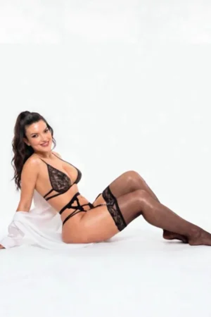 julia-black-lace-lingerie-sitting-pose